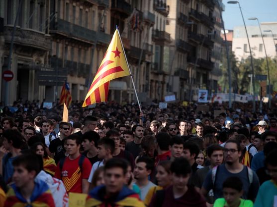 Manifestación de estudiantes contra la sentencia del 'procés'. (EFE/Marta Pérez)